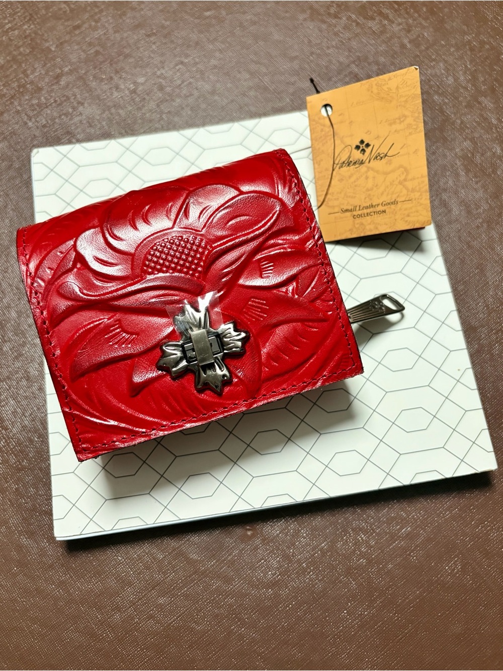 🏷️ NWT Patricia Nash Maida Tooled Leather Trifold Wallet — Lava/Papaya Red - Picture 2 of 10